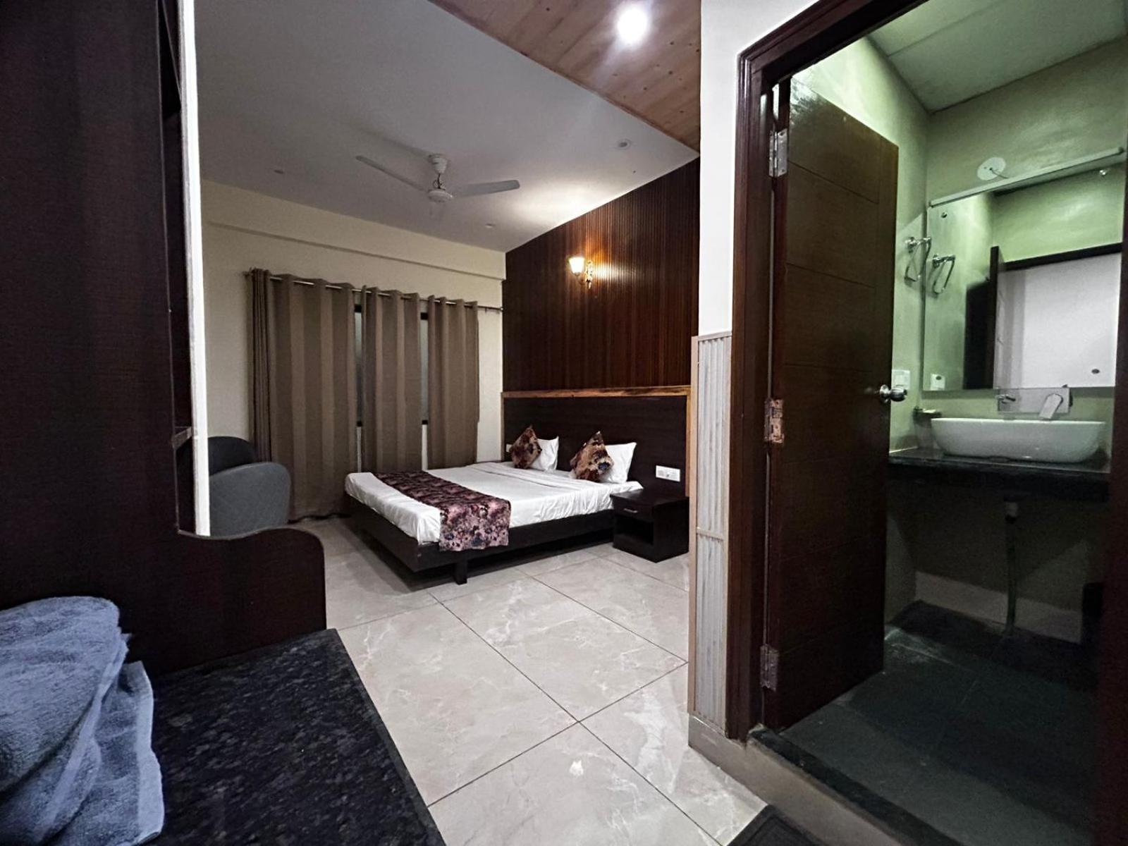 Hangout Inn Bhāgalpur Exteriér fotografie